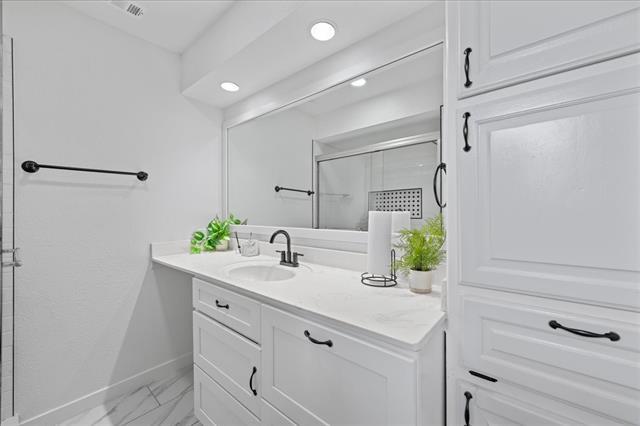 Building Photo - 3925 Greenhills Ct