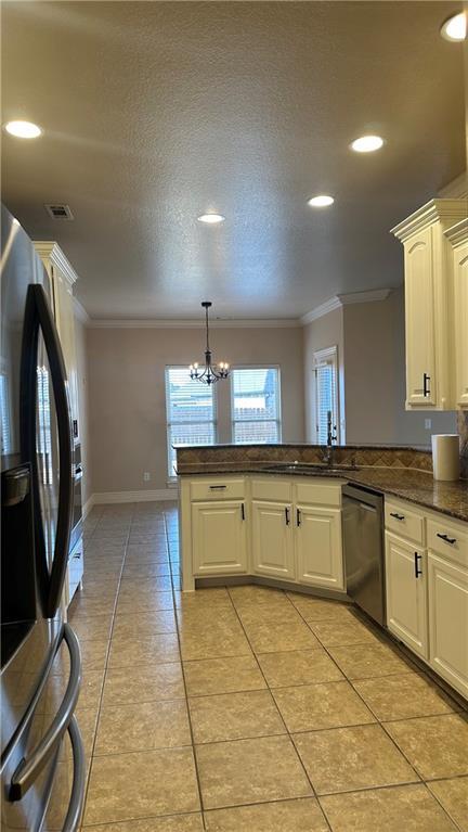 Building Photo - 2005 SW Pinoak Ave