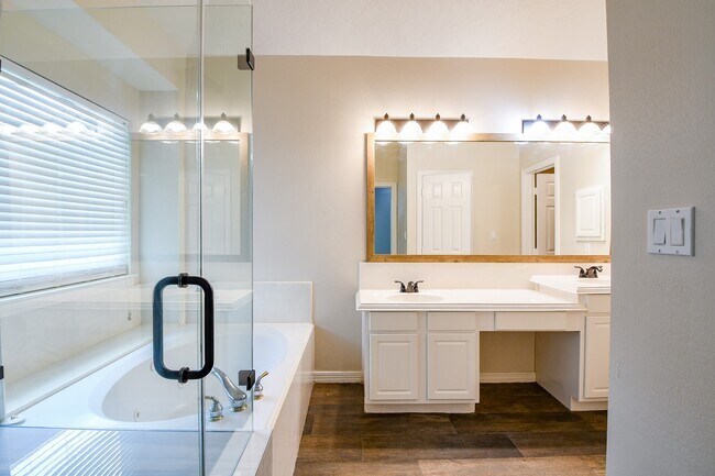 Building Photo - 241 Blue Hill Dr