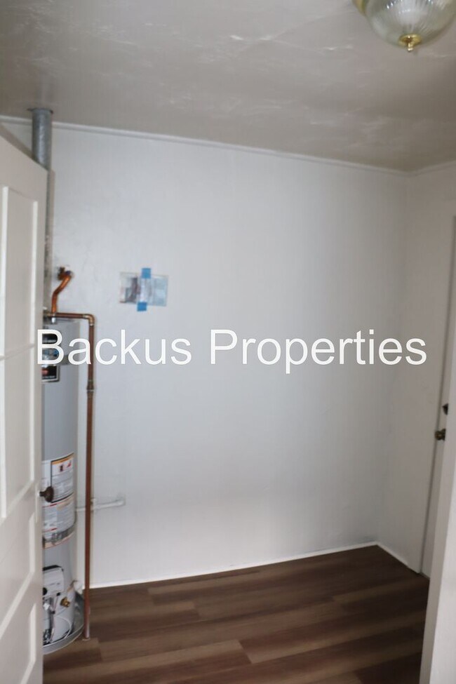 Building Photo - 210 Cypress Ave