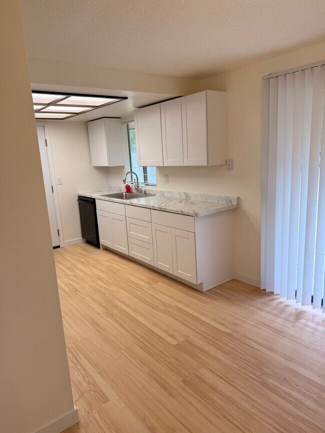 Building Photo - 3 bedroom 2 Bath All New and Upgraded Easy Access to Shops & Frwy $2900 a Month.