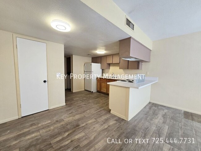 Building Photo - 2 BED, 1 BATH APARTMENT WITH OPEN FLOOR PLAN