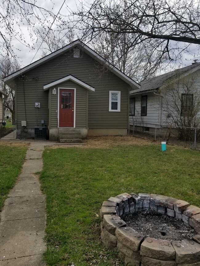 Building Photo - 2 Bedroom Ranch