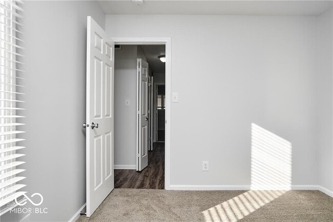 Building Photo - 802 Westridge N Dr