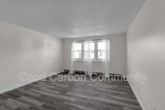 Building Photo - 3904 Seneca St