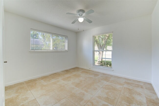 Building Photo - 1107 Blue Willow Dr