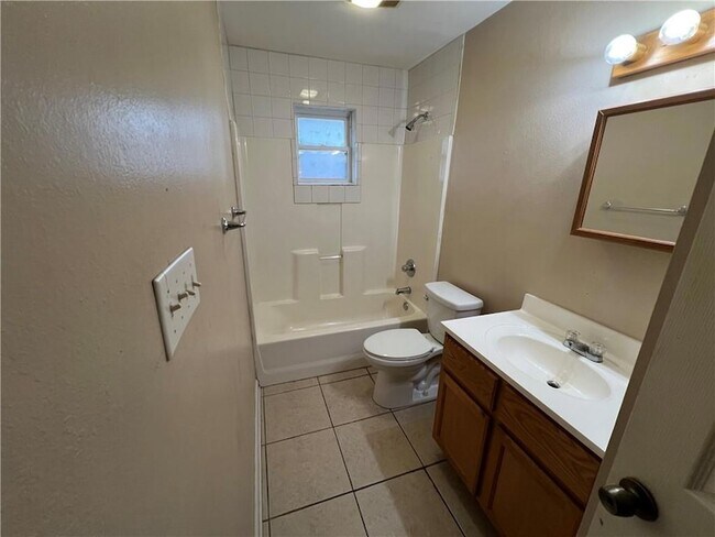Building Photo - 3508 Pakenham Dr
