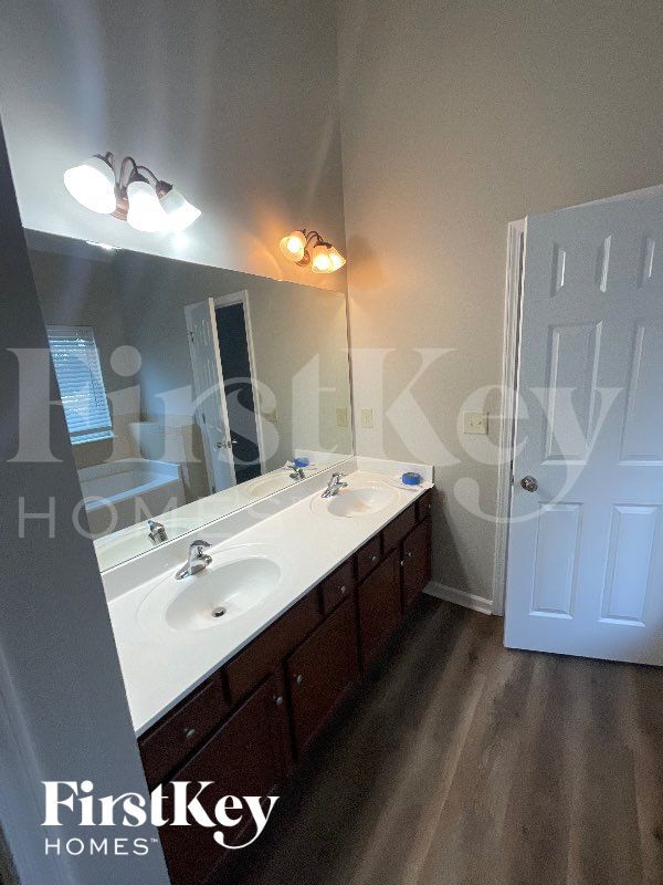 Building Photo - 2432 Wingfield Dr SW