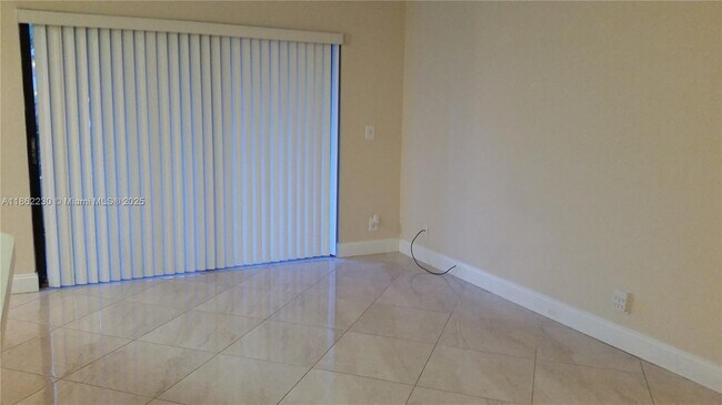 Building Photo - 9999 Summerbreeze Dr