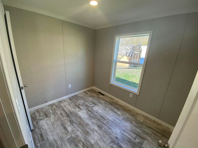 Building Photo - 129 Zimmer Dr W