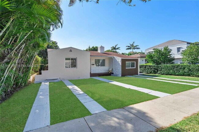 Building Photo - Southwest 26th Street, Miami, FL 33133 - 3 BR 2 BA single-family home