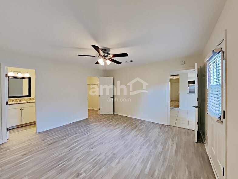Building Photo - 1694 Ashwood Cir