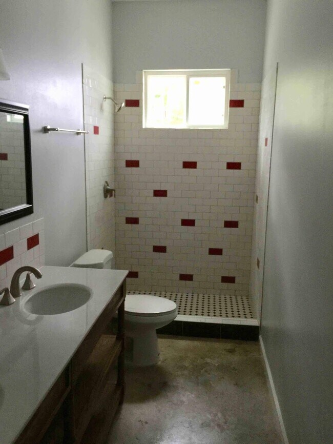 Building Photo - 4300 Mount Vernon Dr