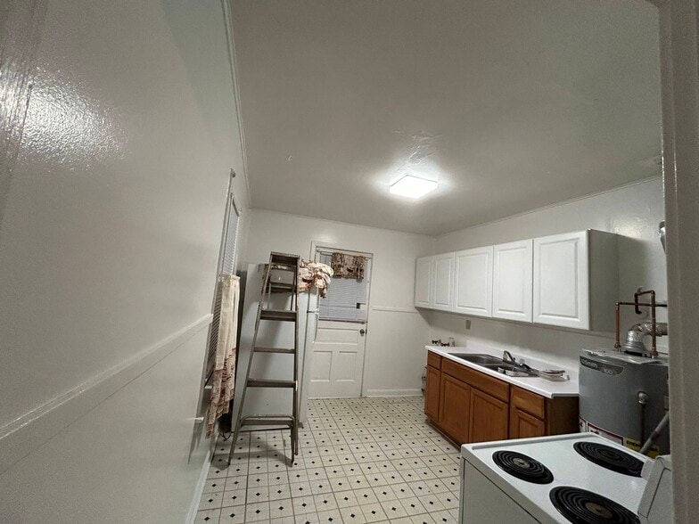 Building Photo - 2622 Knox Ave