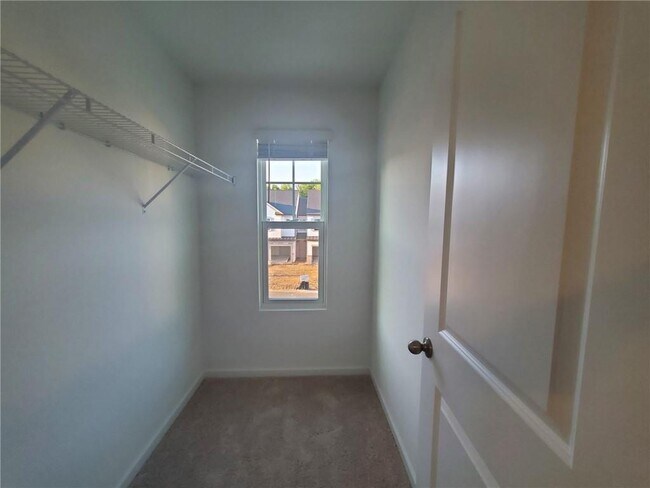 Building Photo - 5745 Thornton Dr