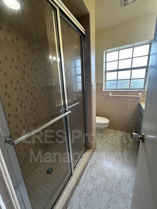 Building Photo - 2719 Merrie Oaks Rd