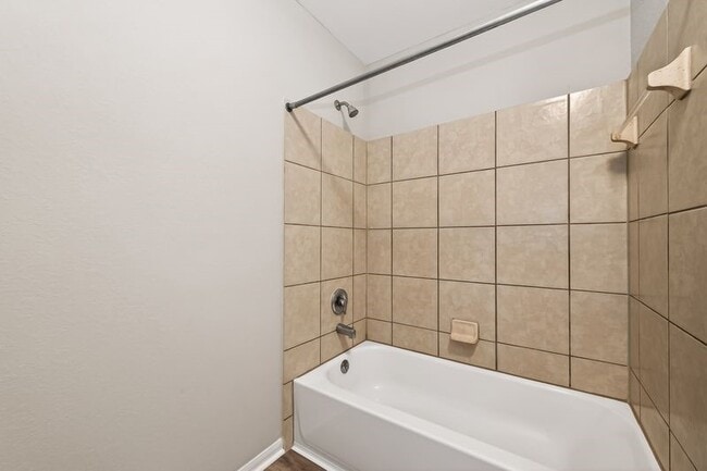 Building Photo - 2810 Meadowbrook Lane