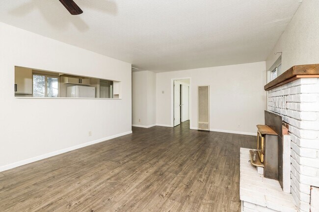 Building Photo - PURE Property Management Presents: 3 Bedroom 2 Bath in Santa Rosa!