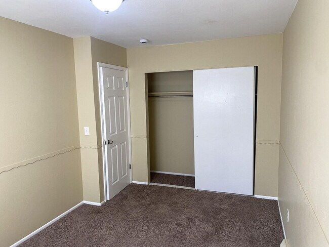 Building Photo - "Charming 3-Bed Oasis with 2 Full Baths in...