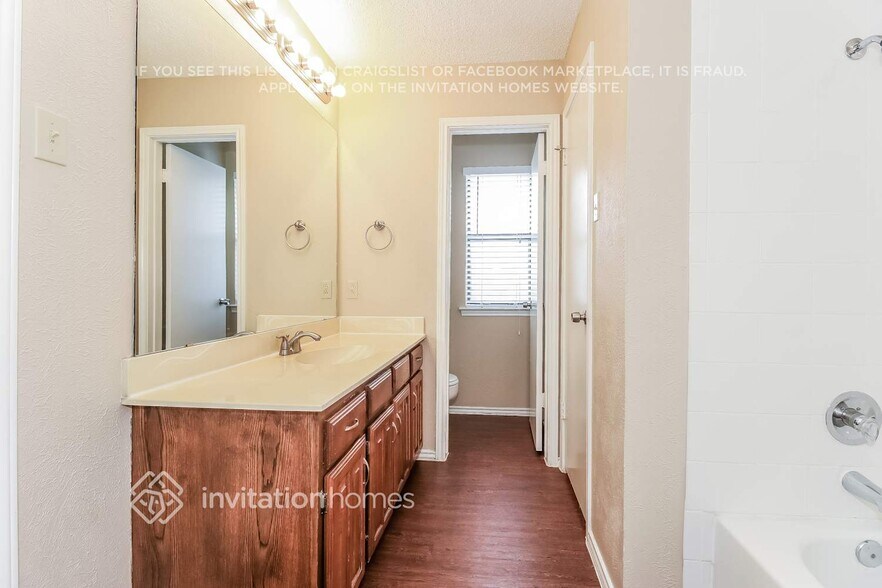 Building Photo - 1741 Canterbury Ln