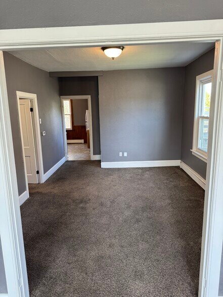 Building Photo - 1638 Saemann Ave