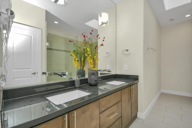 Building Photo - 4608 Nett St