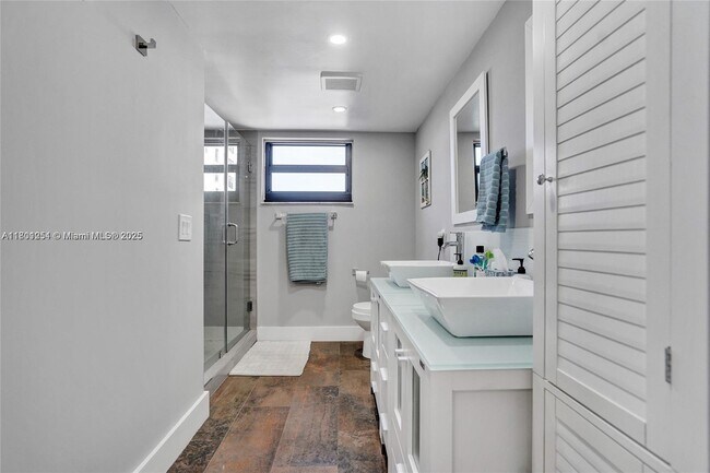Building Photo - 2301 S Ocean Dr