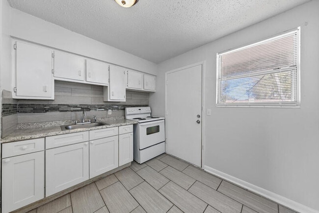 Building Photo - 1531 Louisiana St