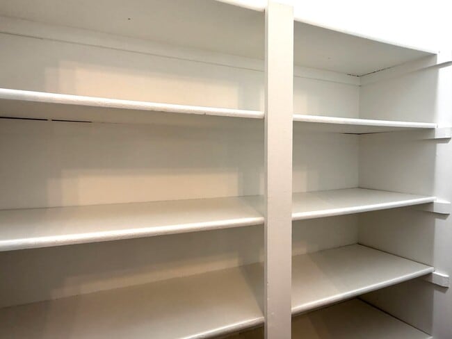 Building Photo - 1221 Sandhurst Ct