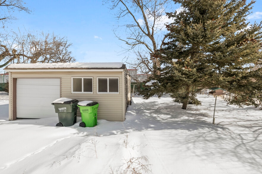 Building Photo - 1515 Longwood Dr