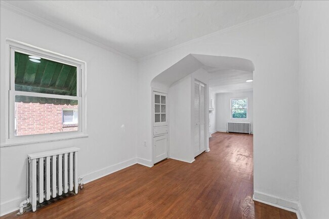 Building Photo - 3847-3849-3849 Beechwood Blvd