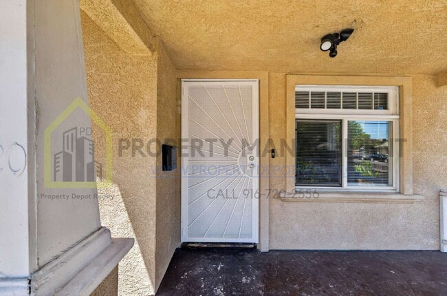 Building Photo - Charming 2-Bedroom Bungalow Retreat in Sacramento