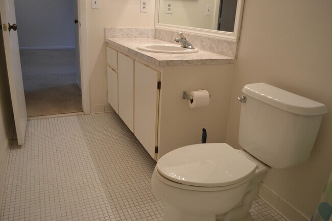 Building Photo - 104 Moccasin Trail S