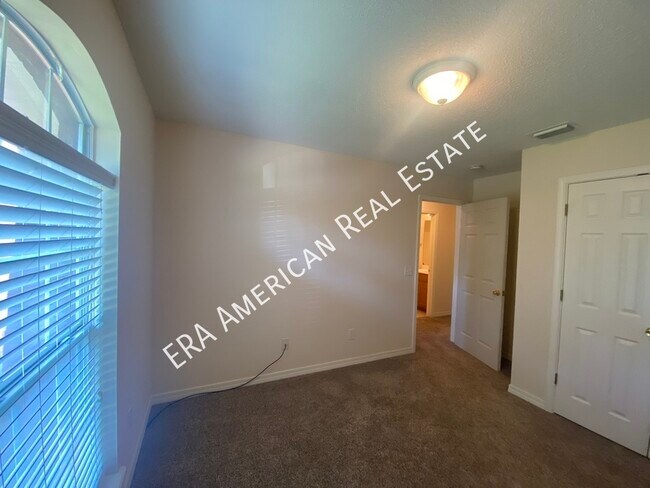 Building Photo - 6648 Longview St