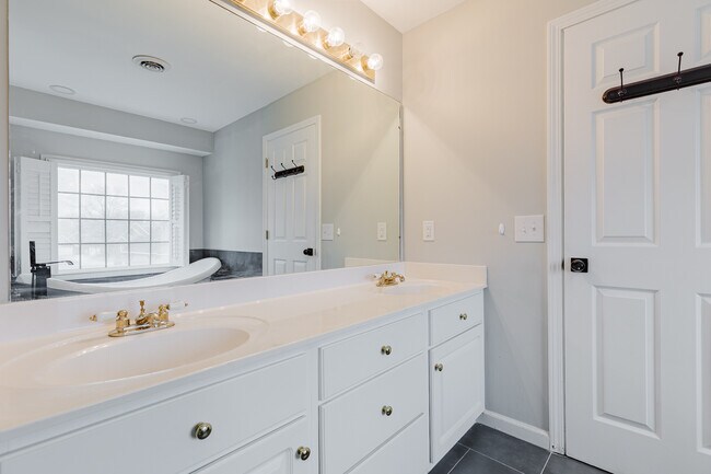 Building Photo - 404 Michigan Ave