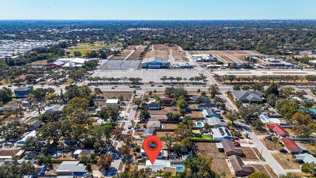 Building Photo - Charming Sarasota Retreat –4-Bedroom/3-Bathroom Modern Pool Home Near Everything!