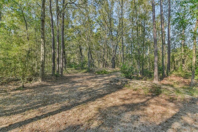 Building Photo - 24237 Creekwood Dr