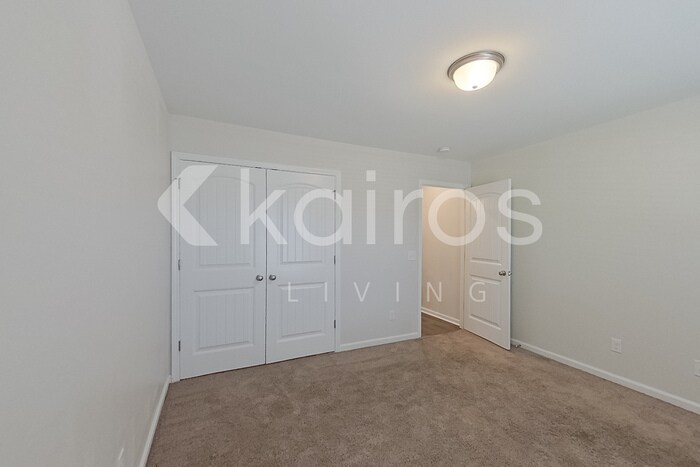 Building Photo - 102 Lord Effingham Wy