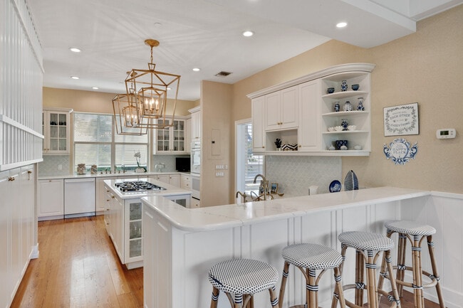 Building Photo - 121 Damfino St