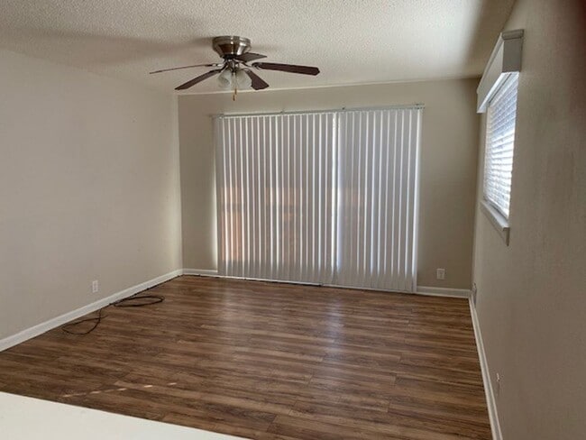 Building Photo - Large 3 bed/2 bath home in nice neighborhood  in Denison!