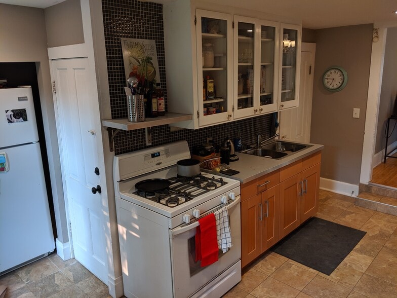 Kitchen 1/3 - 2526 NE Taylor St