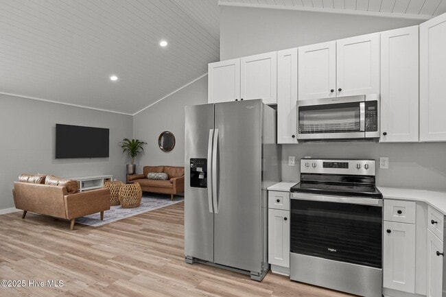 Building Photo - 122 Long Pond Loop