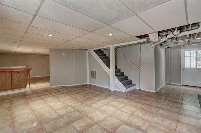 Building Photo - 2804 Zane Grey Dr SE
