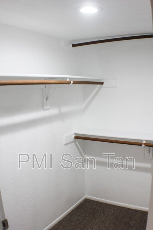 Building Photo - 2146 W Isabella Ave