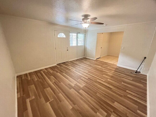 Building Photo - 2 Bed 1 Bath Basement Unit of Duplex House in Kalihi-Palama available now!