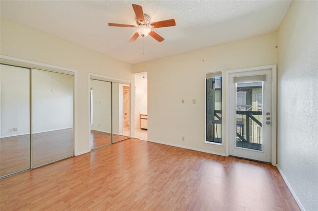 Building Photo - 807 W 25th St
