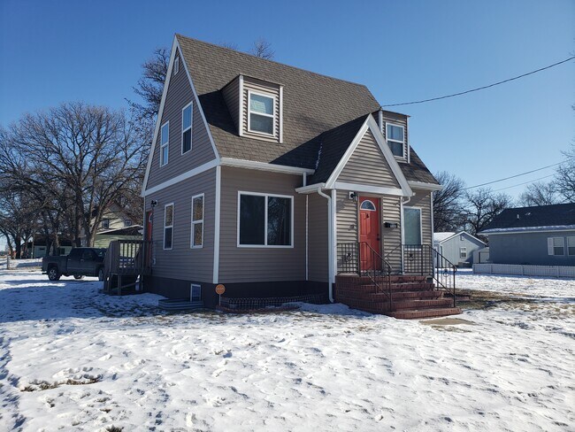 Primary Photo - 320 6th St NW
