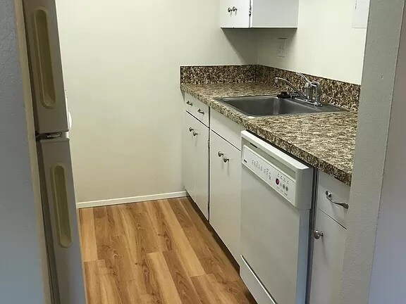 Building Photo - 2202 NE 10th Plz