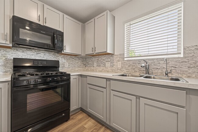 Building Photo - 1307 Vincente Ct