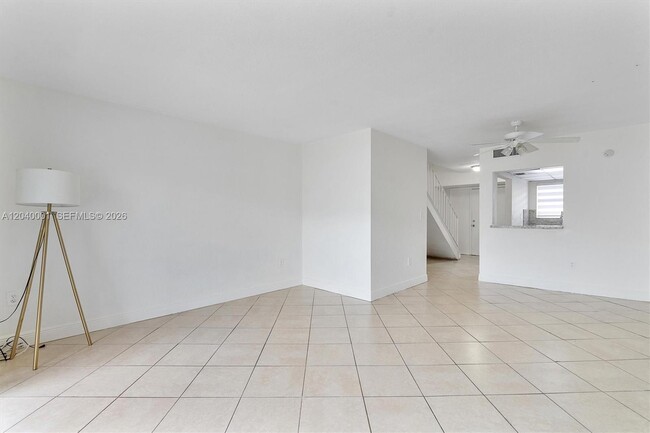 Building Photo - 9369 Fontainebleau Blvd